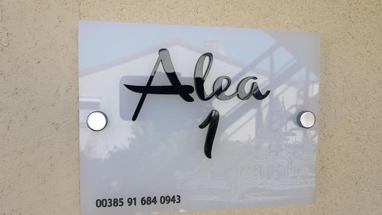 Apartments Alea Ровинь Экстерьер фото